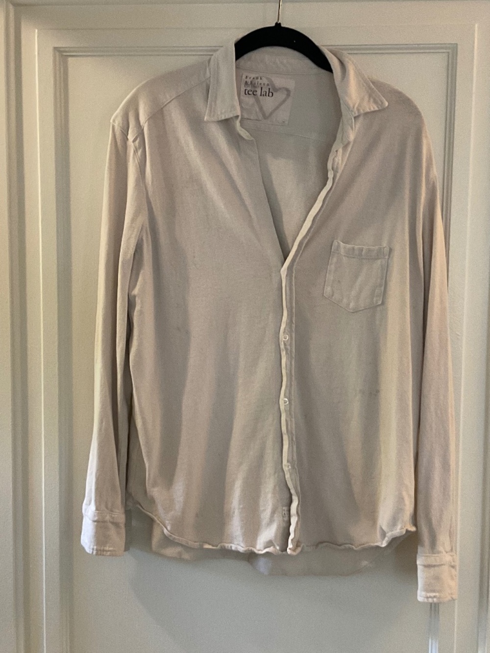 Frank & Eileen tee lab sz M cream with small paint patterns